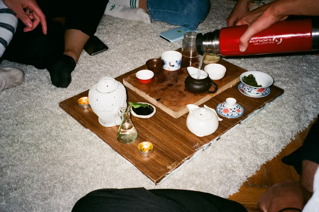 东莞电商物流包装选型指南:气泡膜与珍珠棉的缓冲性能对比分析